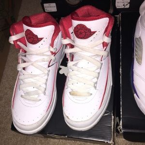 Jordan retro 2s
